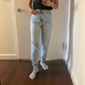 Levi’s mom jeans size 24.